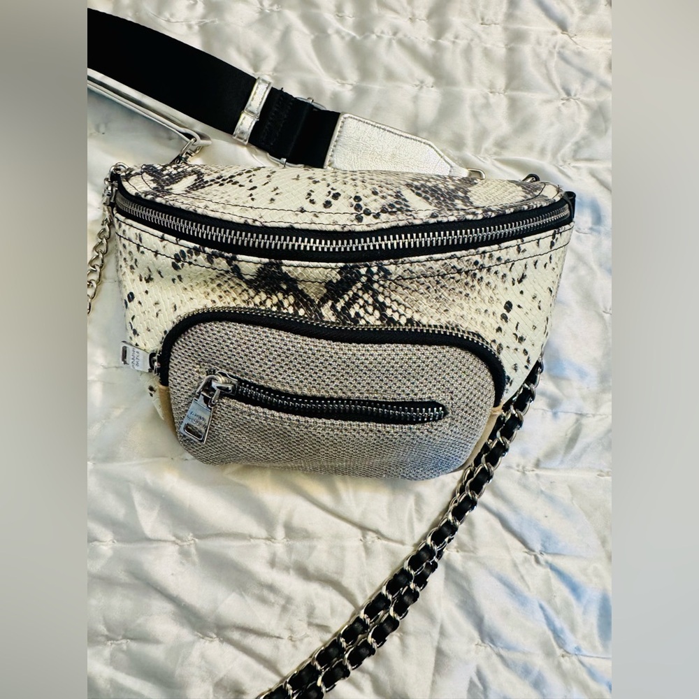 Steve Madden Snake Print Shoulder / Belt Bag in Black and Cream NWOT - Picture 9 of 15